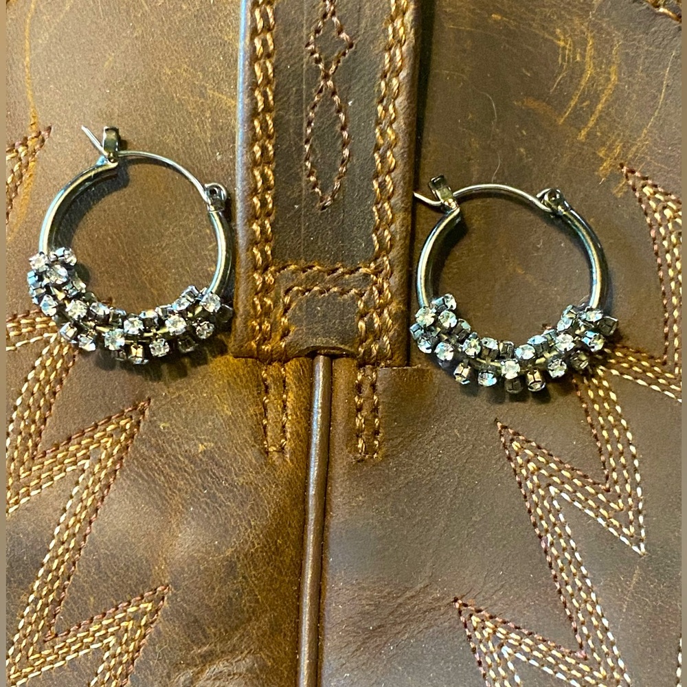 Vera Wang Earrings, NWOT